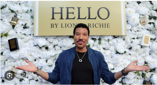 Hello by Lionel Richie, (2019) by Dora Baghriche and Clement Gavarry